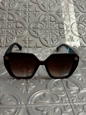 Brand new Women's Black Gradient Square Sunglasses